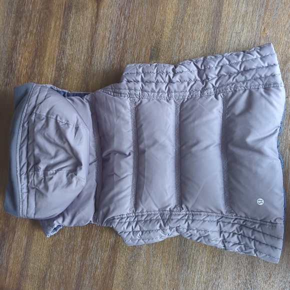 EUC Lululemon Down Hooded Vest Reversible in Double Grey Size 2 - Picture 4 of 7